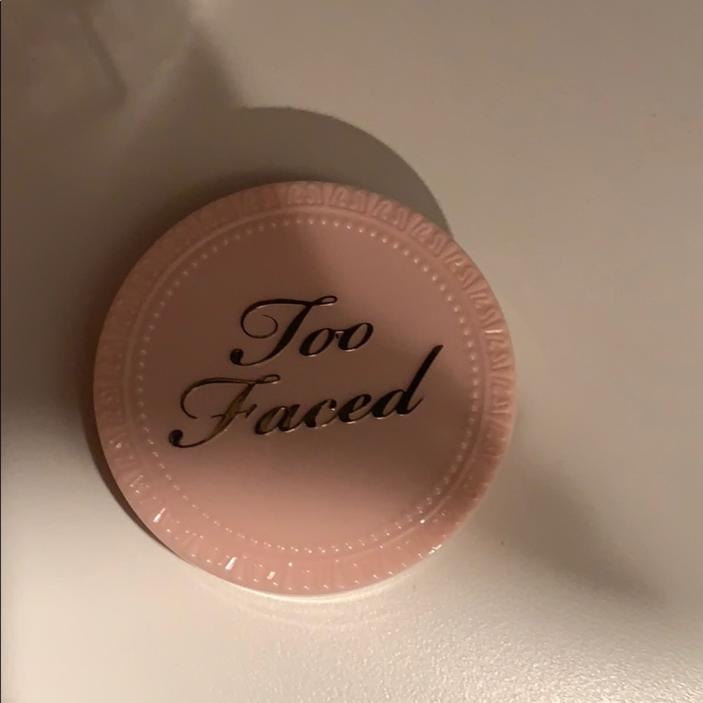 Too faced setting powder
